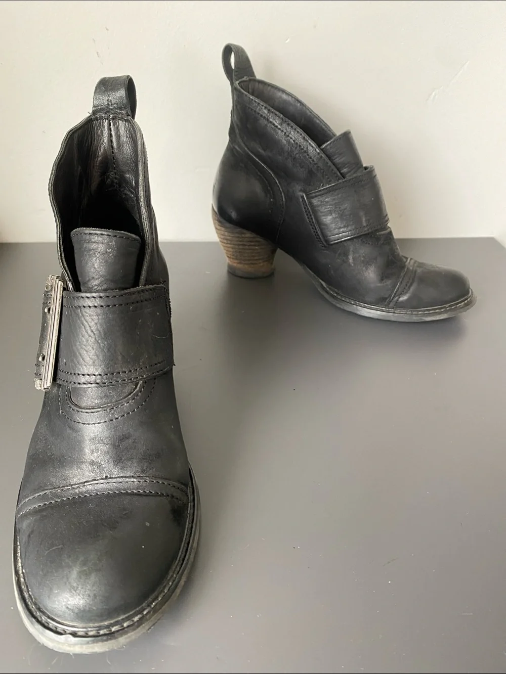 John Fluevog East End Porter ankle boots Sz 8 Buckle Unique Heels Edgy Boho Goth